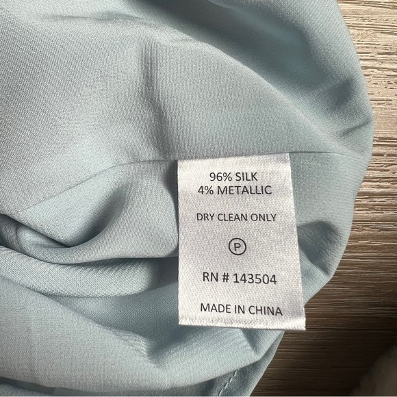 Marie Oliver Blue Floral Silk Top Size Large Sleeveless Neck Tie ruffle - Picture 8 of 10